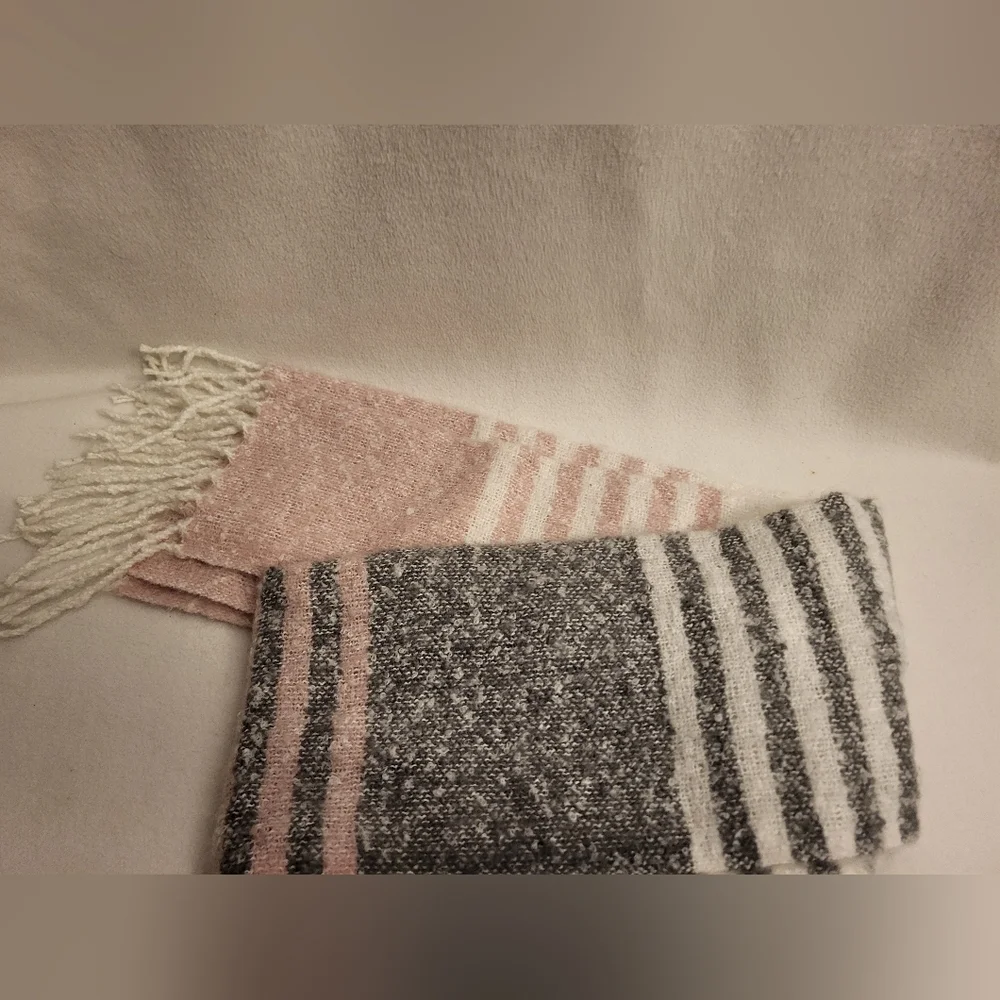 2 Scarves, 1 is black and white, 1 is pink, gray and white - Picture 4 of 7